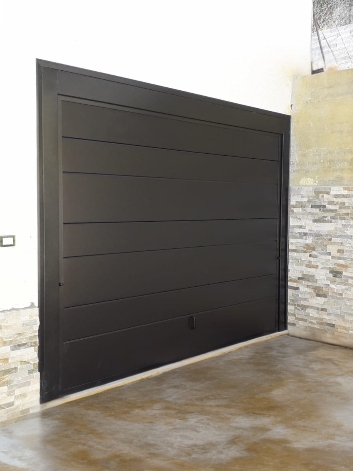 Porta basculante nera da garage - D'Aversa Ettore Srl Frosinone