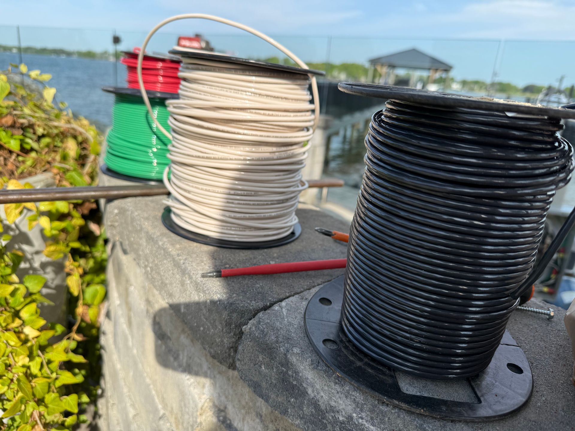 4 colors of wire: Black, Red, White, and Green