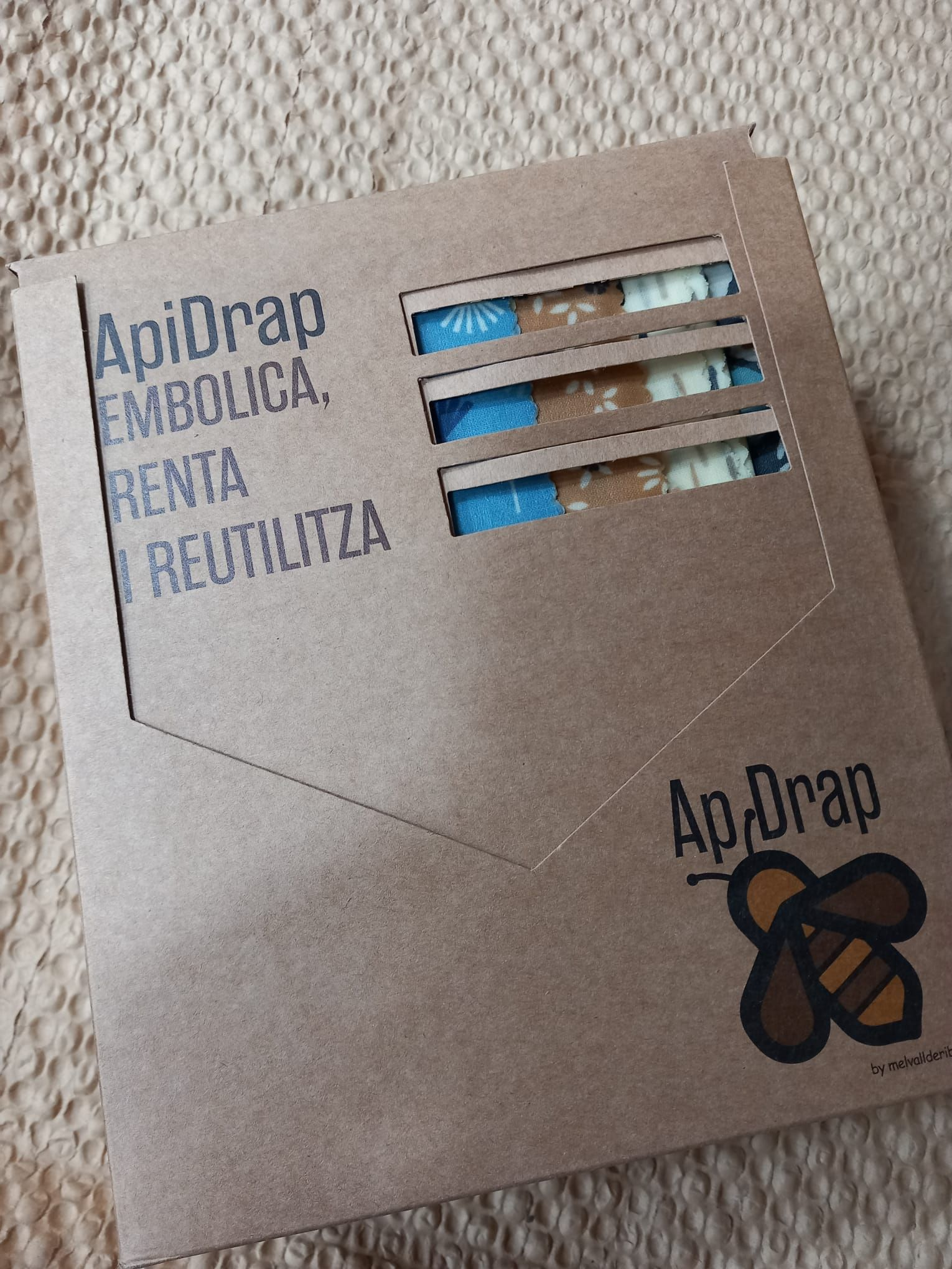 XS 20x20, S 20x25, M 30x30, L 35x35. Reutilizable, Lavable y Reciclable. Sustituye el film y el aluminio, deja respirar los alimentos para una conversación más larga.