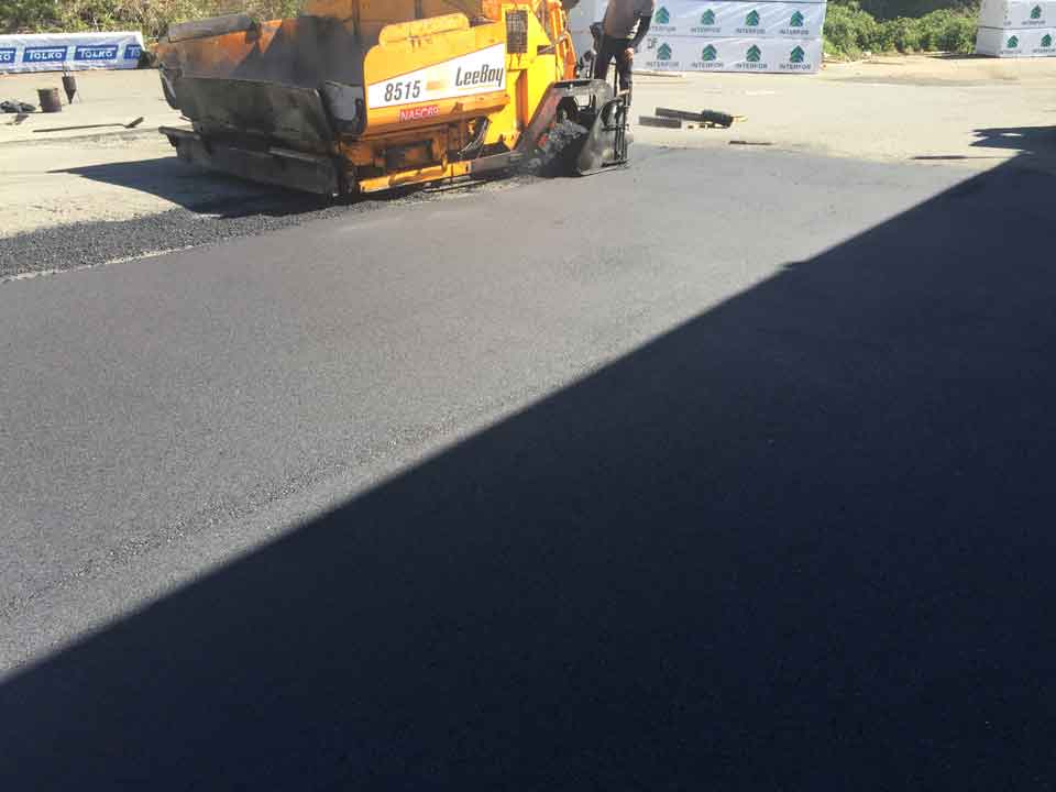 Applying Asphalt – Acme Paving & Seal Coating, Inc. – Kent, WA