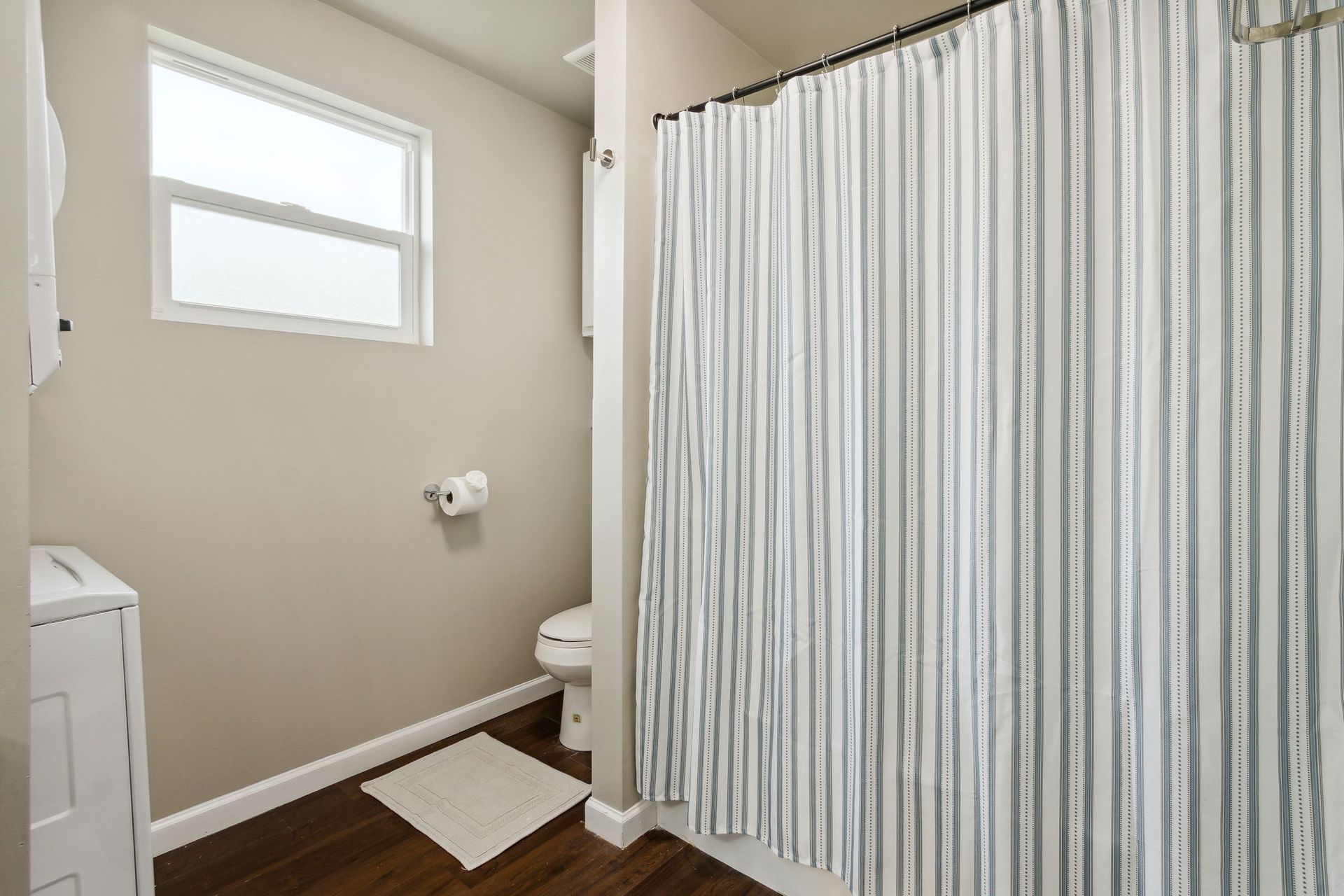 Bathroom with a full size bathtub 