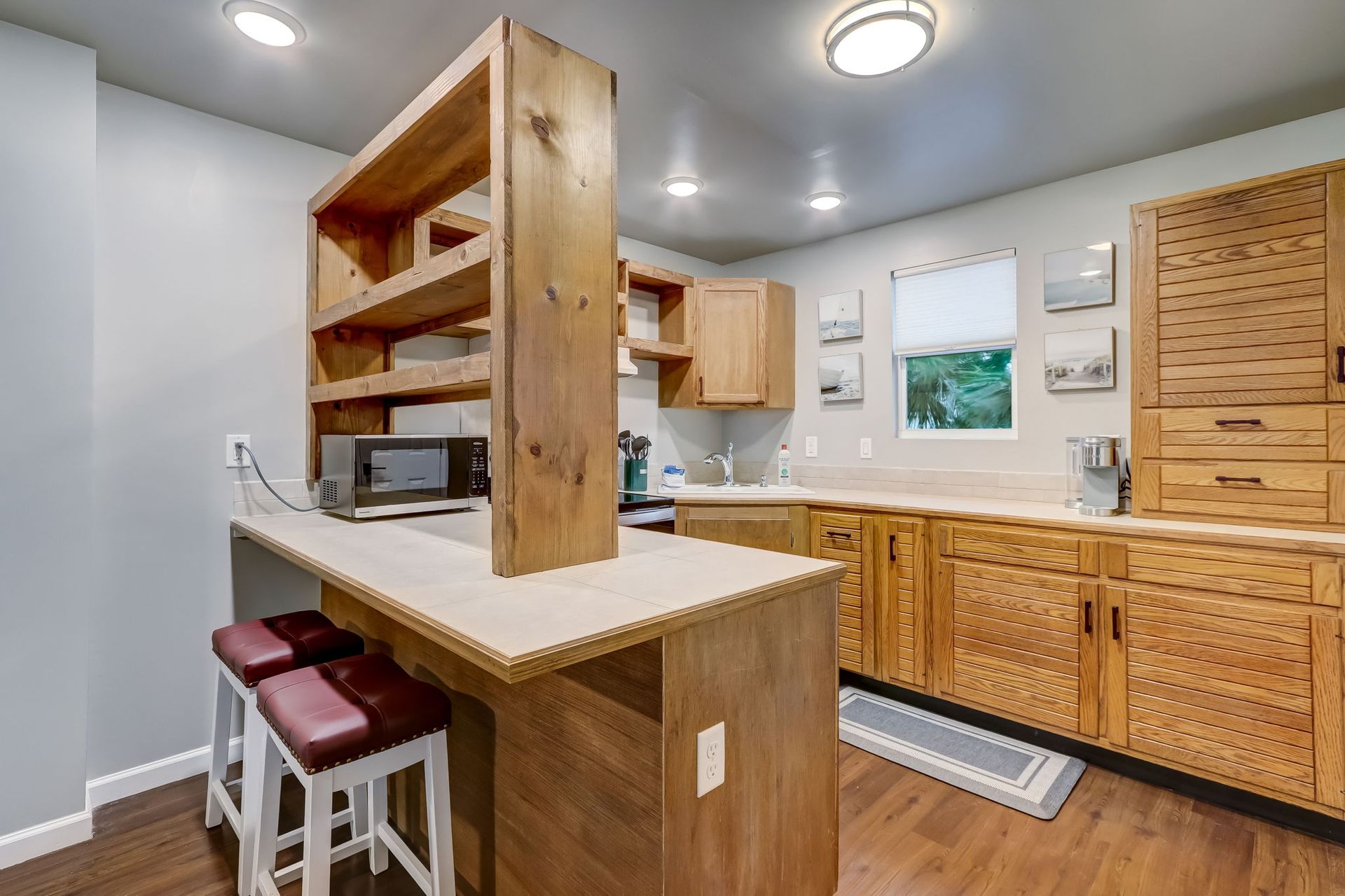 Kitchen Island and breakfast area