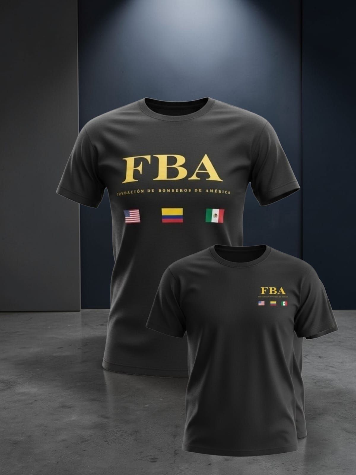 Camiseta negra con el texto dorado “FBA” y pequeños iconos de banderas, mostrada por delante y por detrás