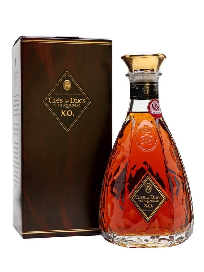 A bottle of cognac next to a box that says xo