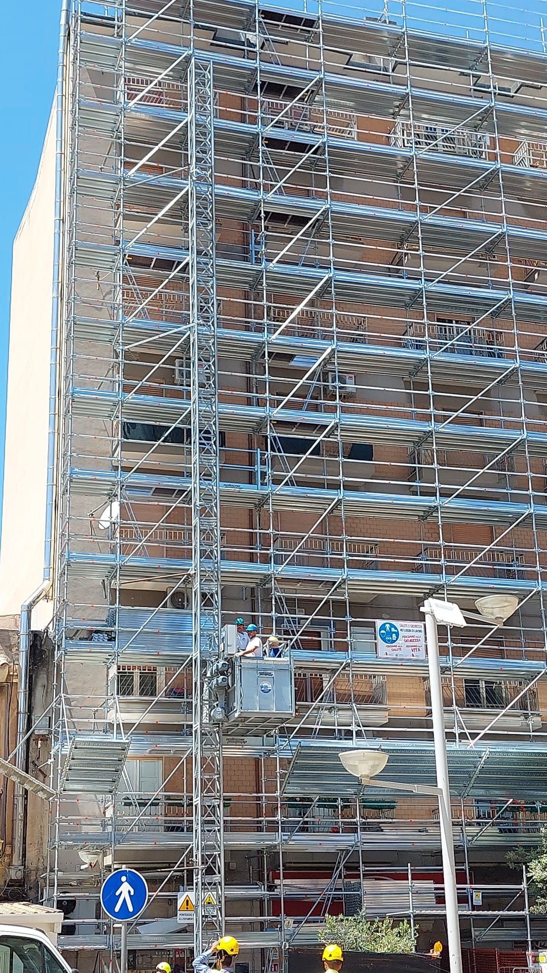 piattaforme di carico, impalcature, ponteggi mobili