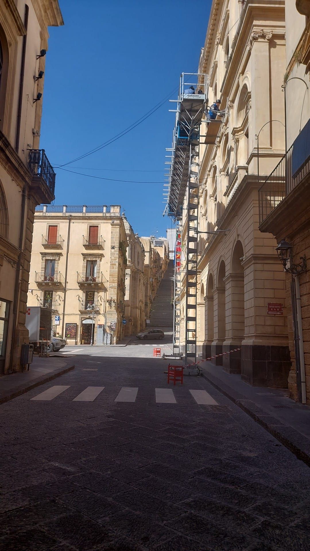 piattaforme di carico, impalcature, ponteggi mobili