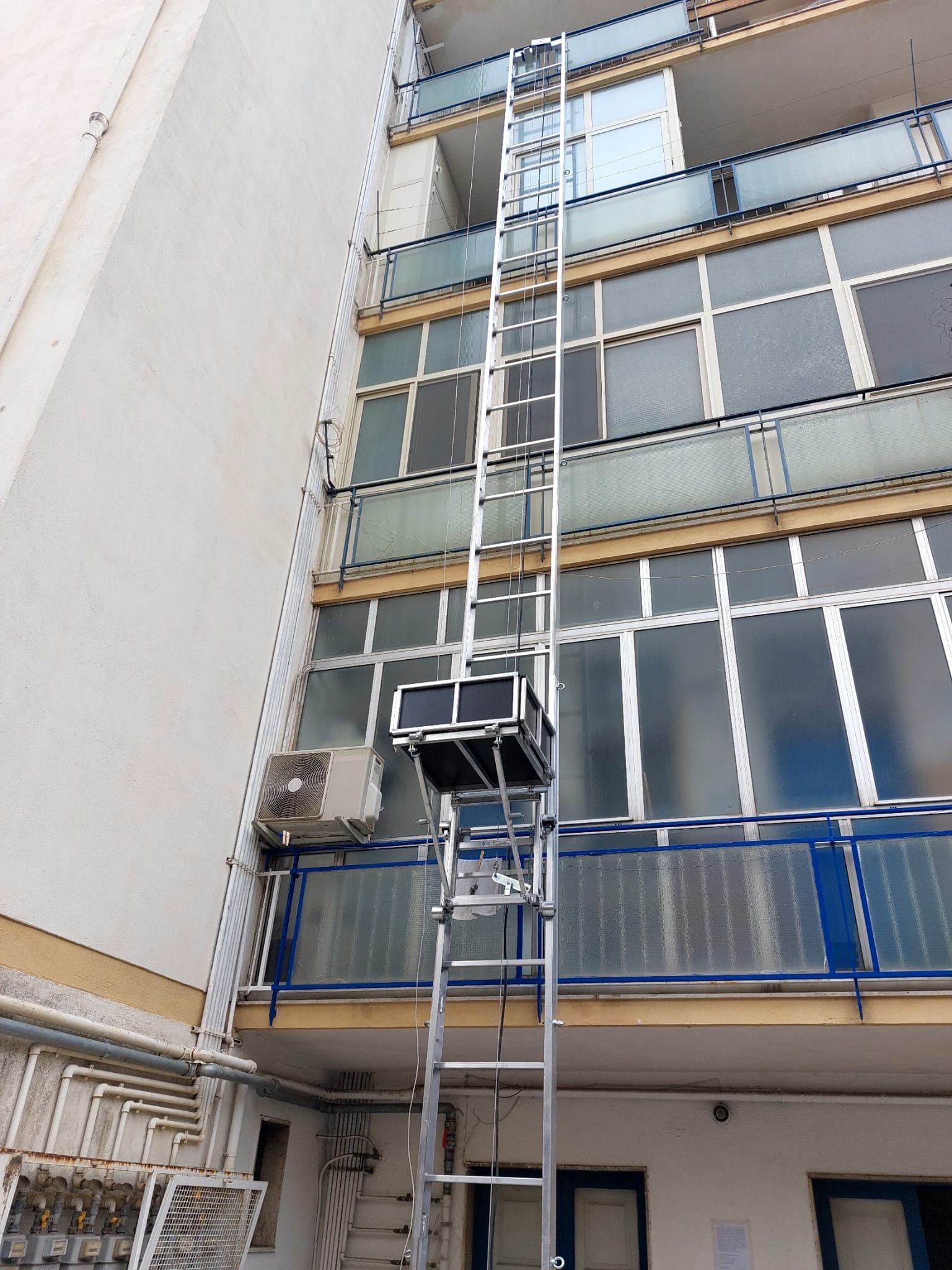 piattaforme di carico, impalcature, ponteggi mobili
