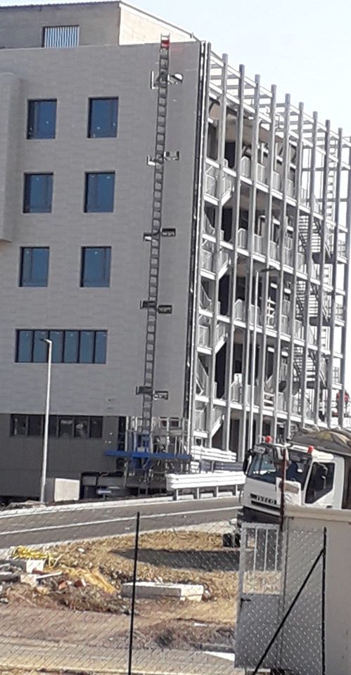 piattaforme di carico, impalcature, ponteggi mobili