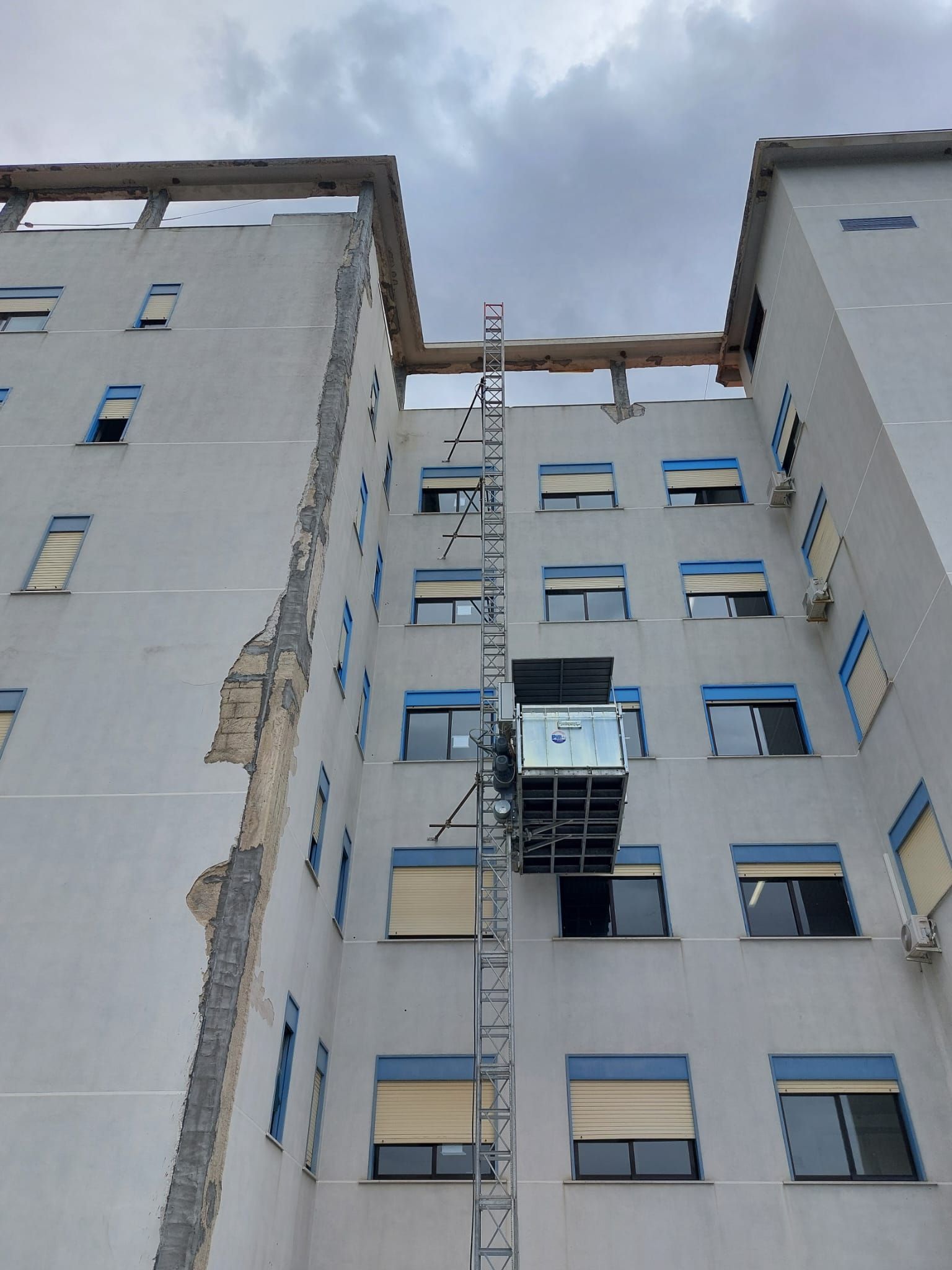 piattaforme di carico, impalcature, ponteggi mobili