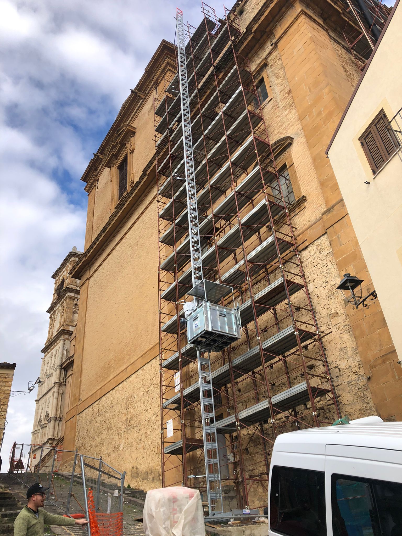 piattaforme di carico, impalcature, ponteggi mobili