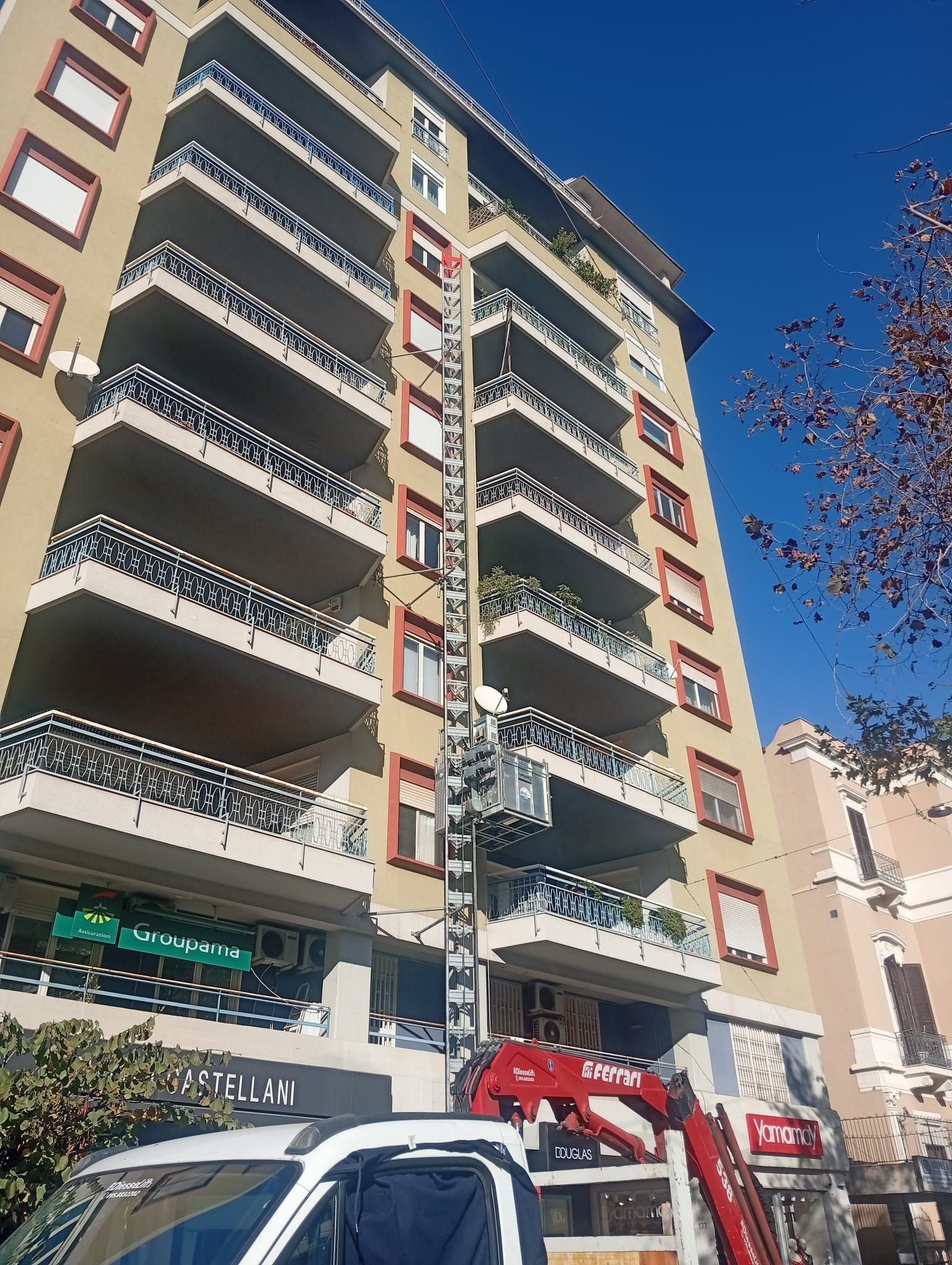 piattaforme di carico, impalcature, ponteggi mobili
