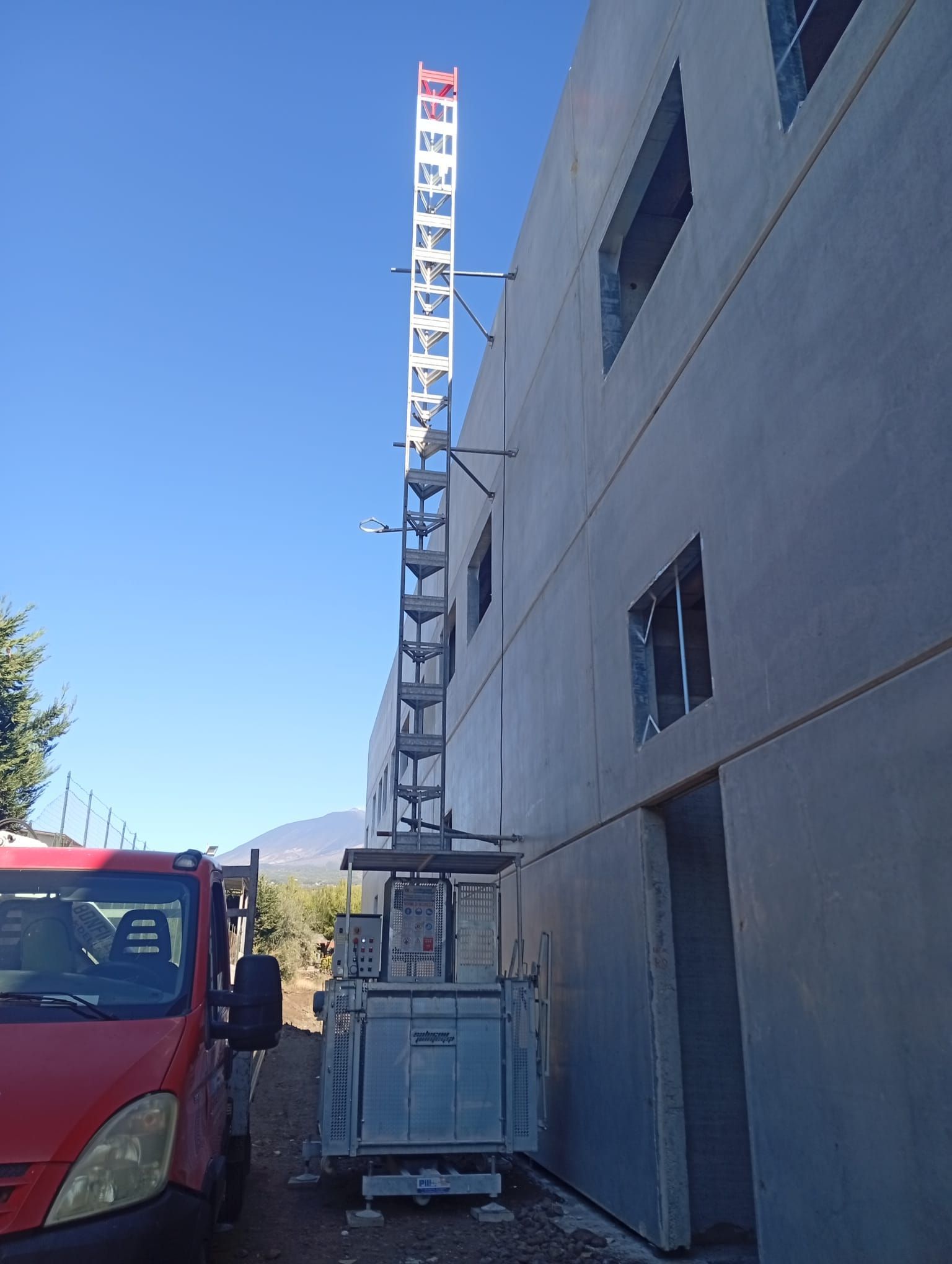 piattaforme di carico, impalcature, ponteggi mobili