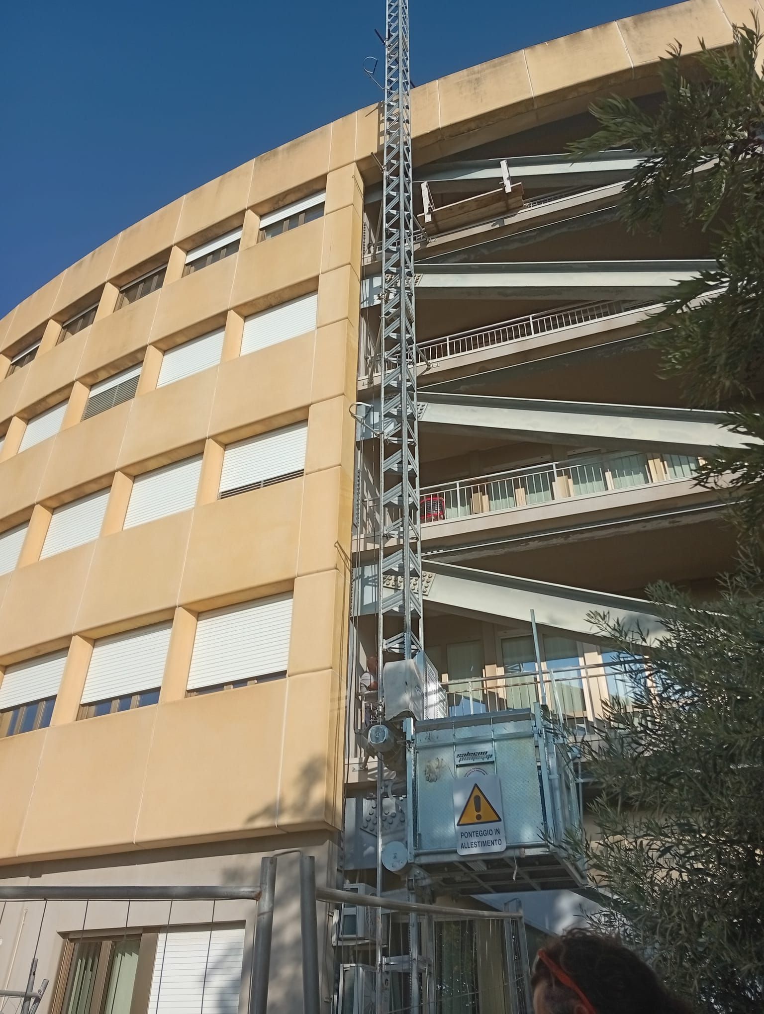 piattaforme di carico, impalcature, ponteggi mobili