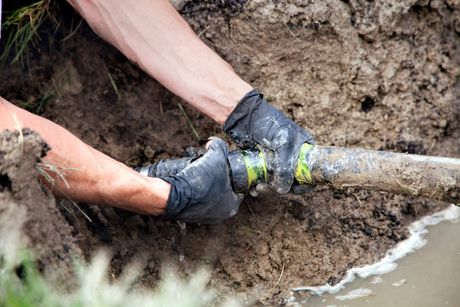 Repairing an underground pipe