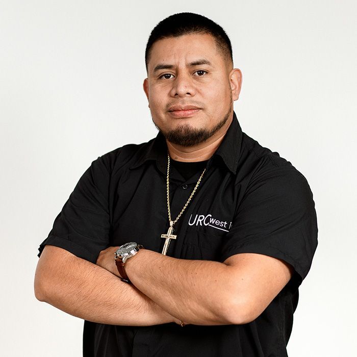 A man wearing a black shirt that says urc on it