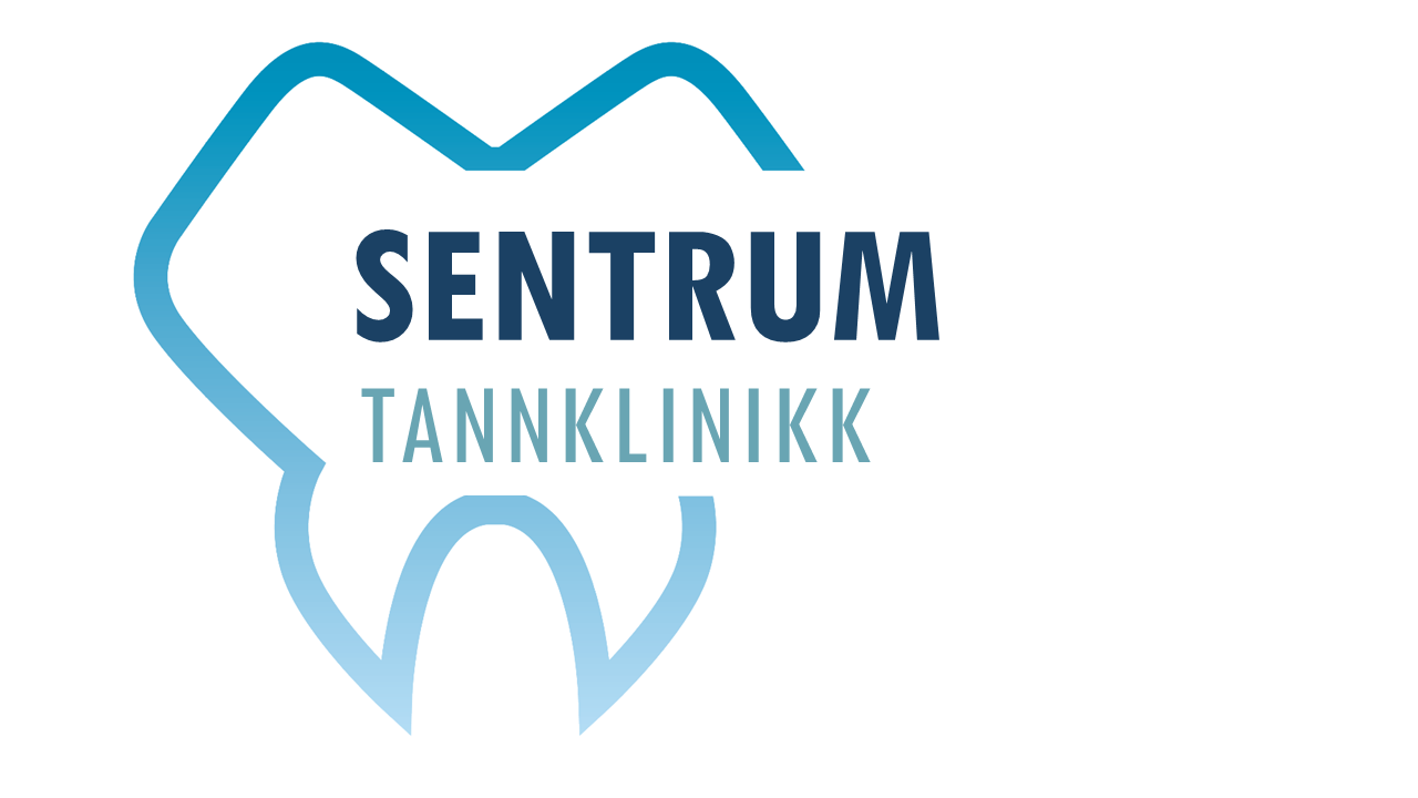 Logo for tannklinikken «Sentrum Tannklinikk»; blå tannomriss med mørkeblå tekst.
