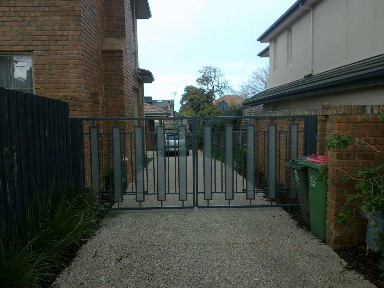 Dark Green Swing Gates - Cheltenham, VIC - Park Avenue Wrought Iron