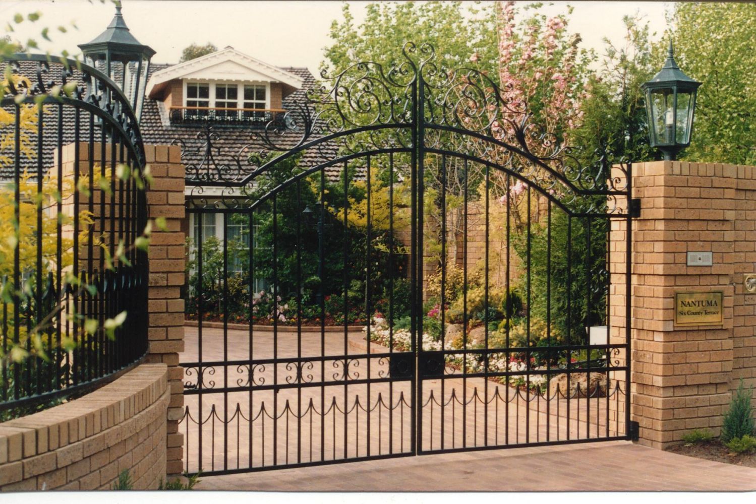 Black Swing Gates - Cheltenham, VIC - Park Avenue Wrought Iron