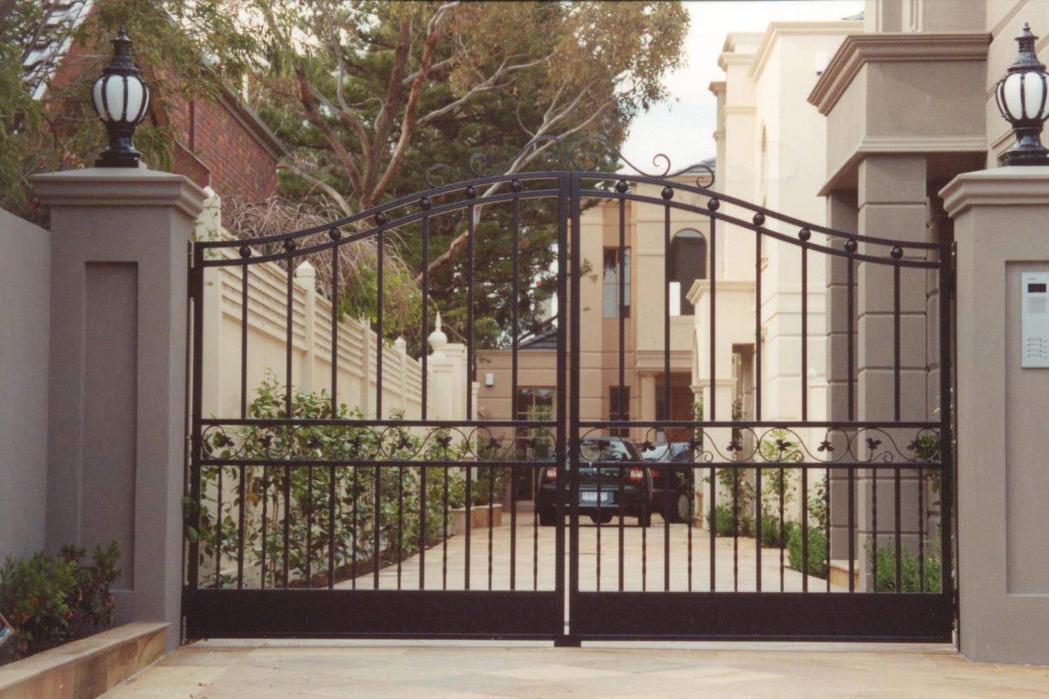 Swing Gate With Car Inside - Cheltenham, VIC - Park Avenue Wrought Iron