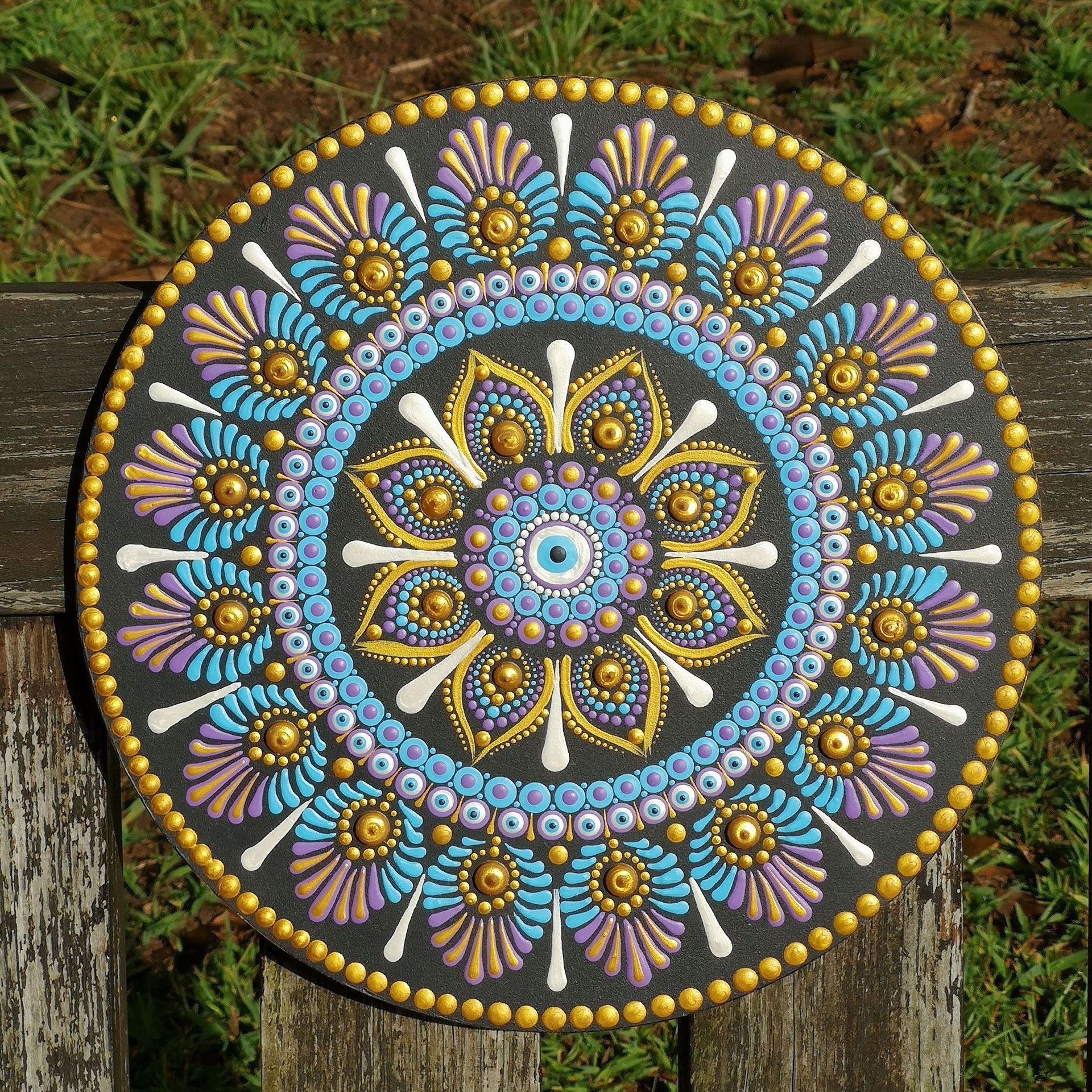 mandala pintada à mão olho grego