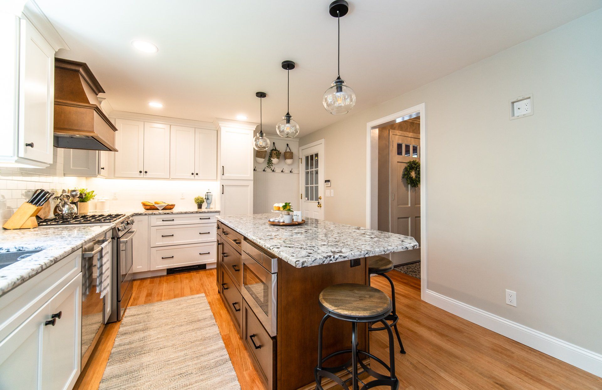 Kitchen Cabinets & Counters - Kitchen Living LLC in Marlborough, CT