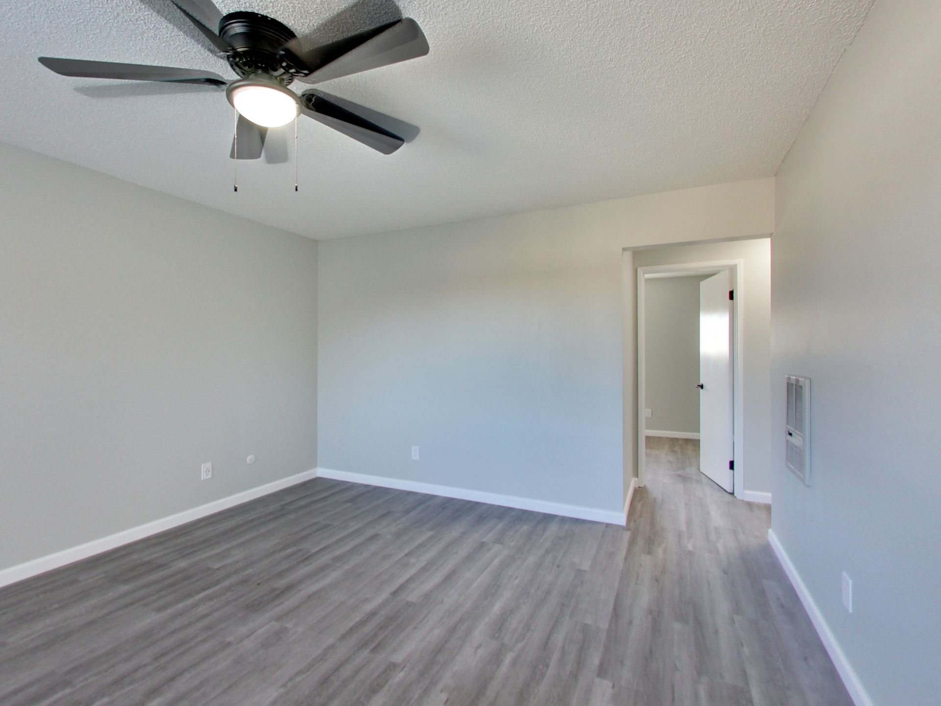 NEW CARPET & FLOORING
