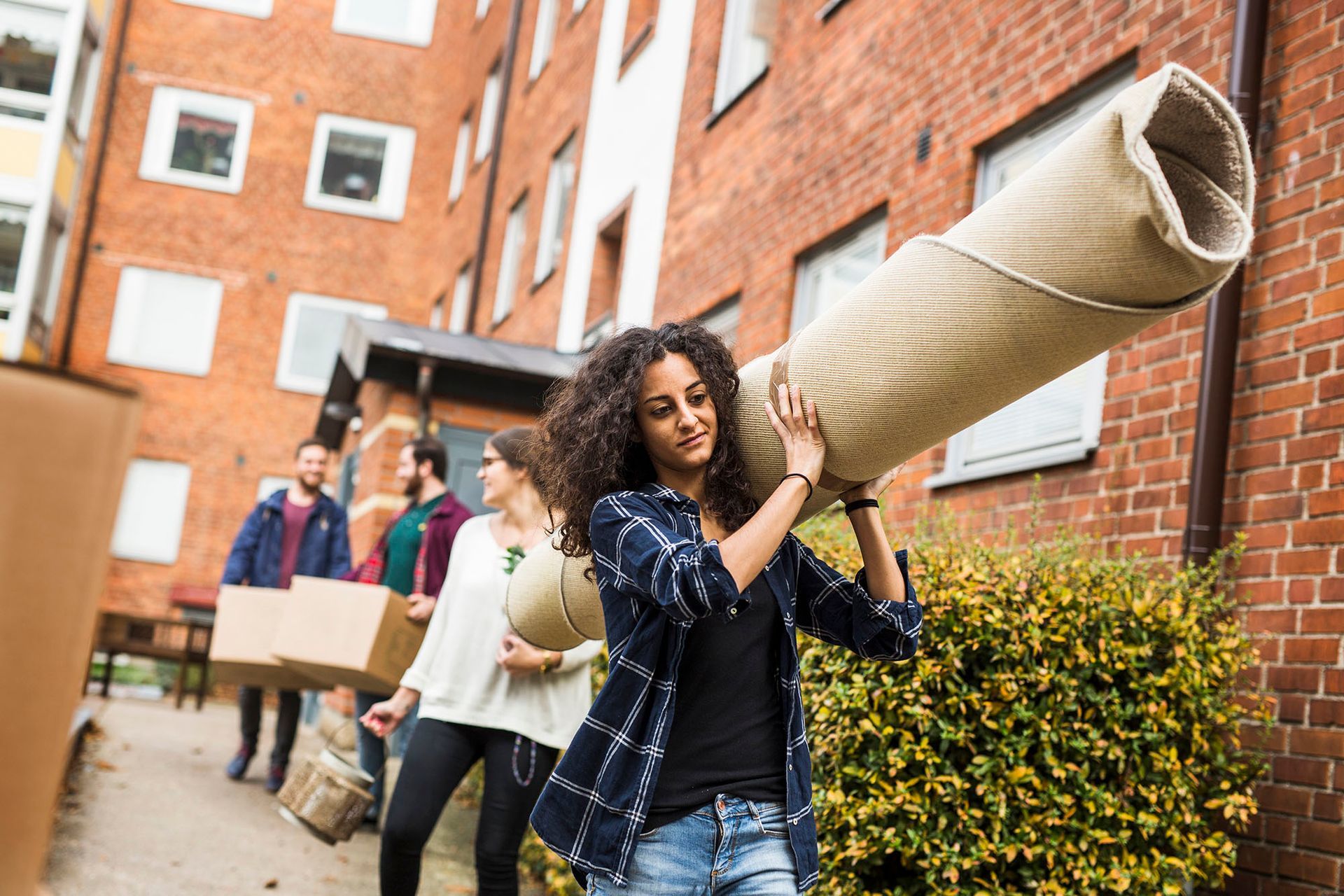 Students moving in to college with self storage in Burlington, NC