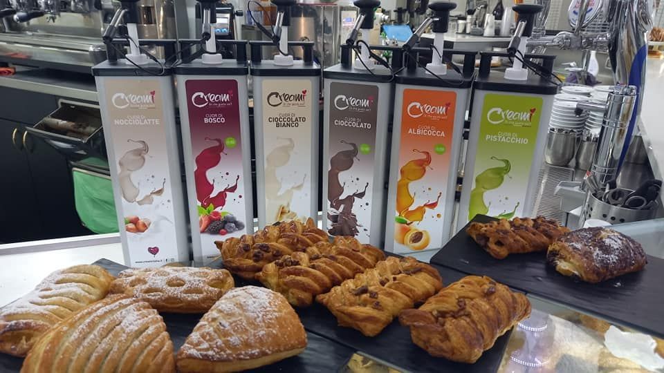 Pasticcini e croissant di GRAN BAR NAZIONALE