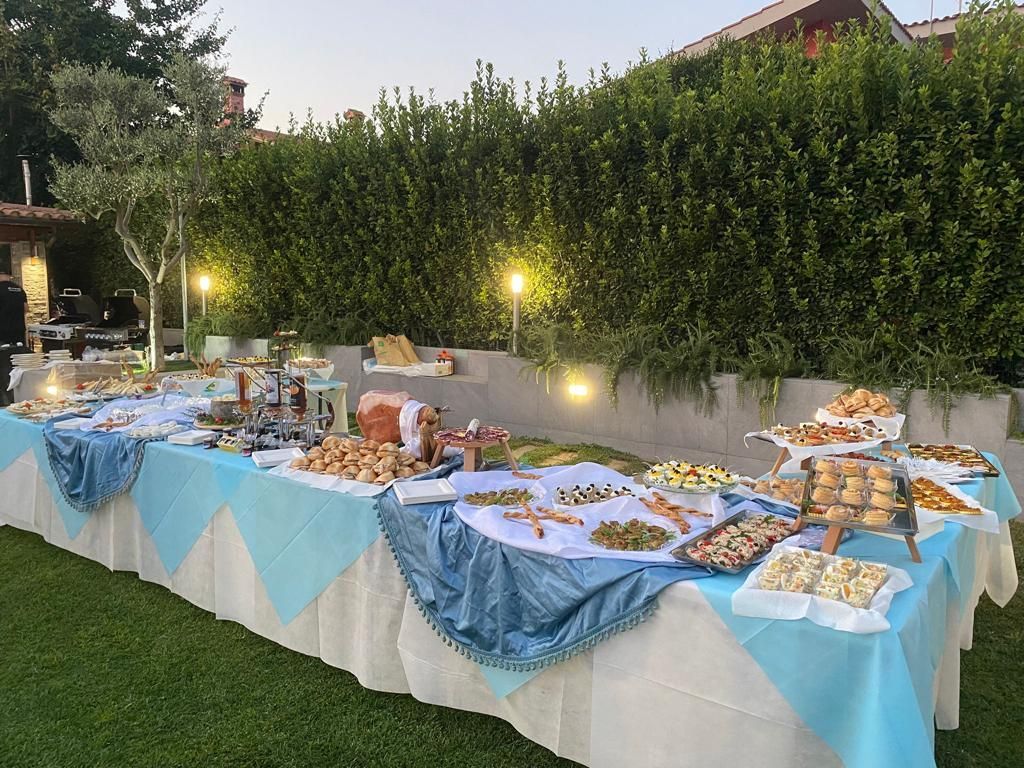 Un buffet all'aperto catering ladispoli