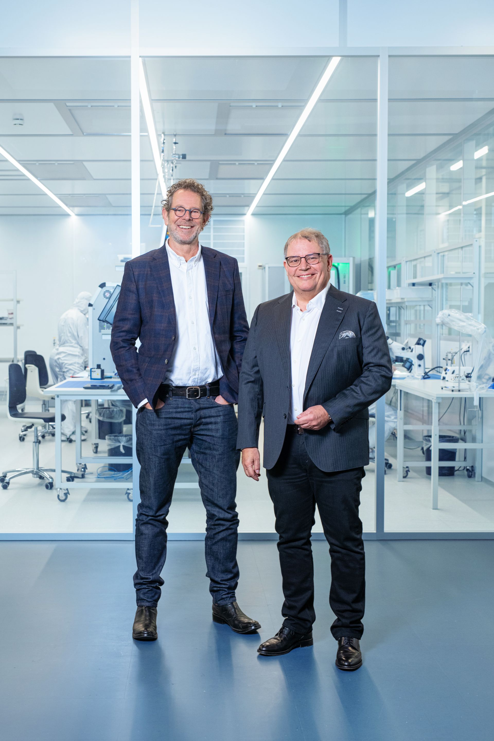 Marc Gianotti, CEO and founder & Andreas Bodmer, COO and founder are standing next to each other in a lab.