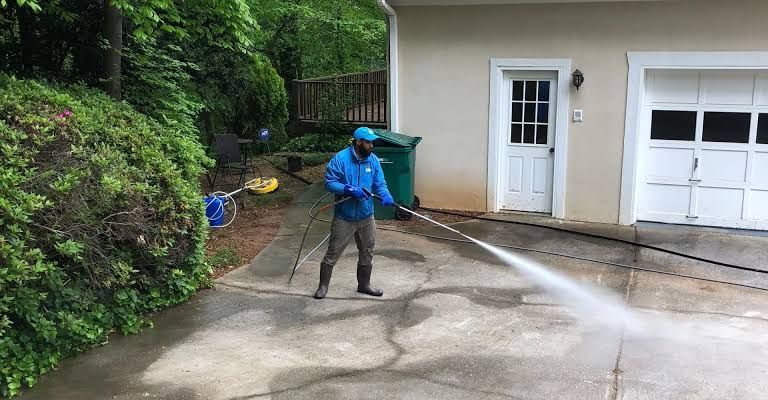 pressure-washing-charge