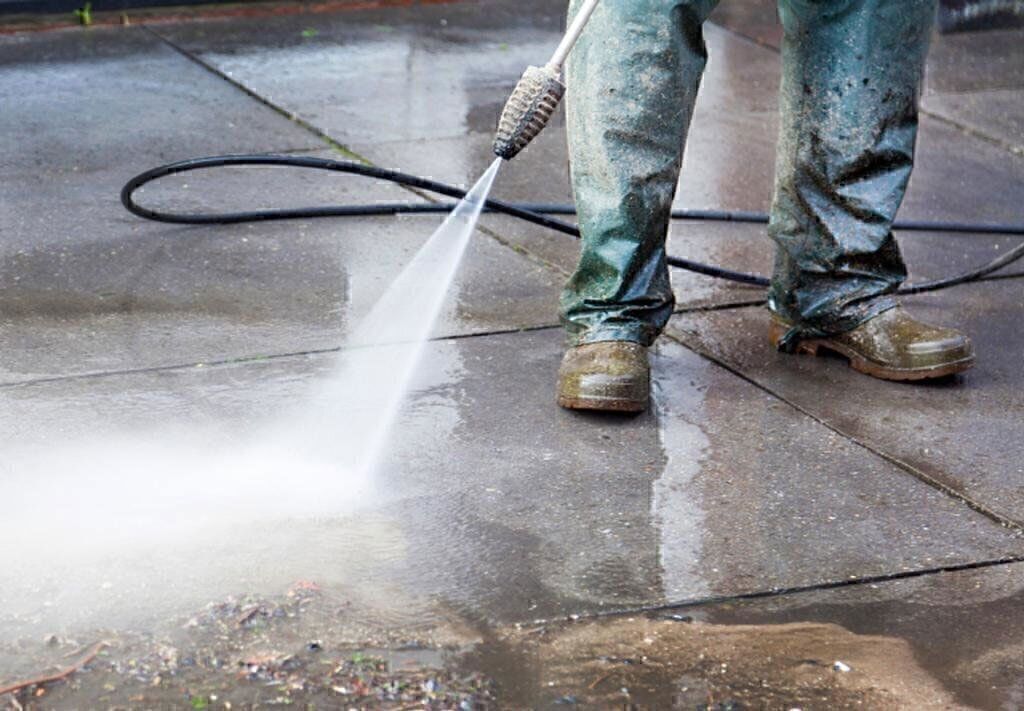 pressure-washing-charge