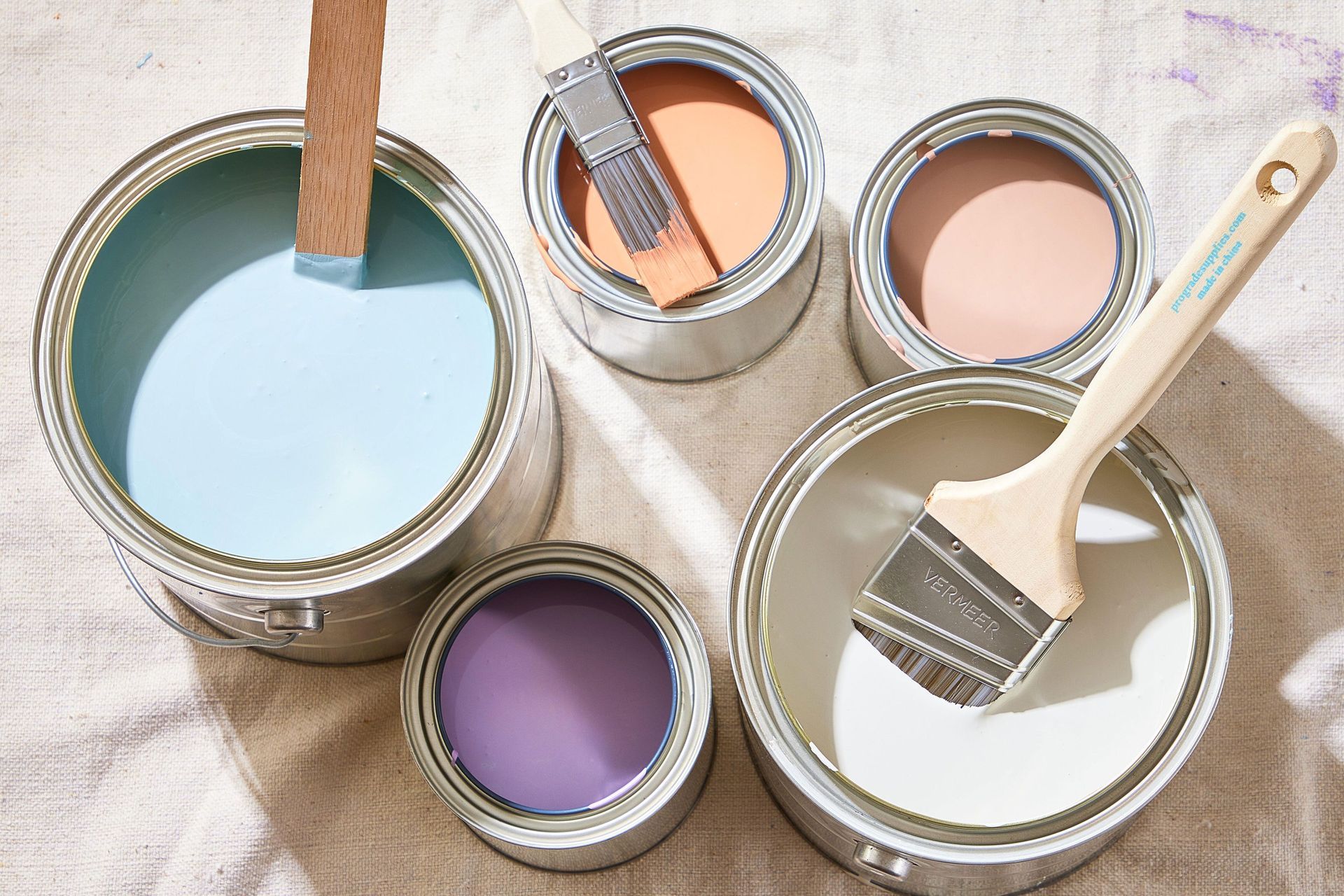 What’s the Best Way to Remove Dried Paint from Windows?