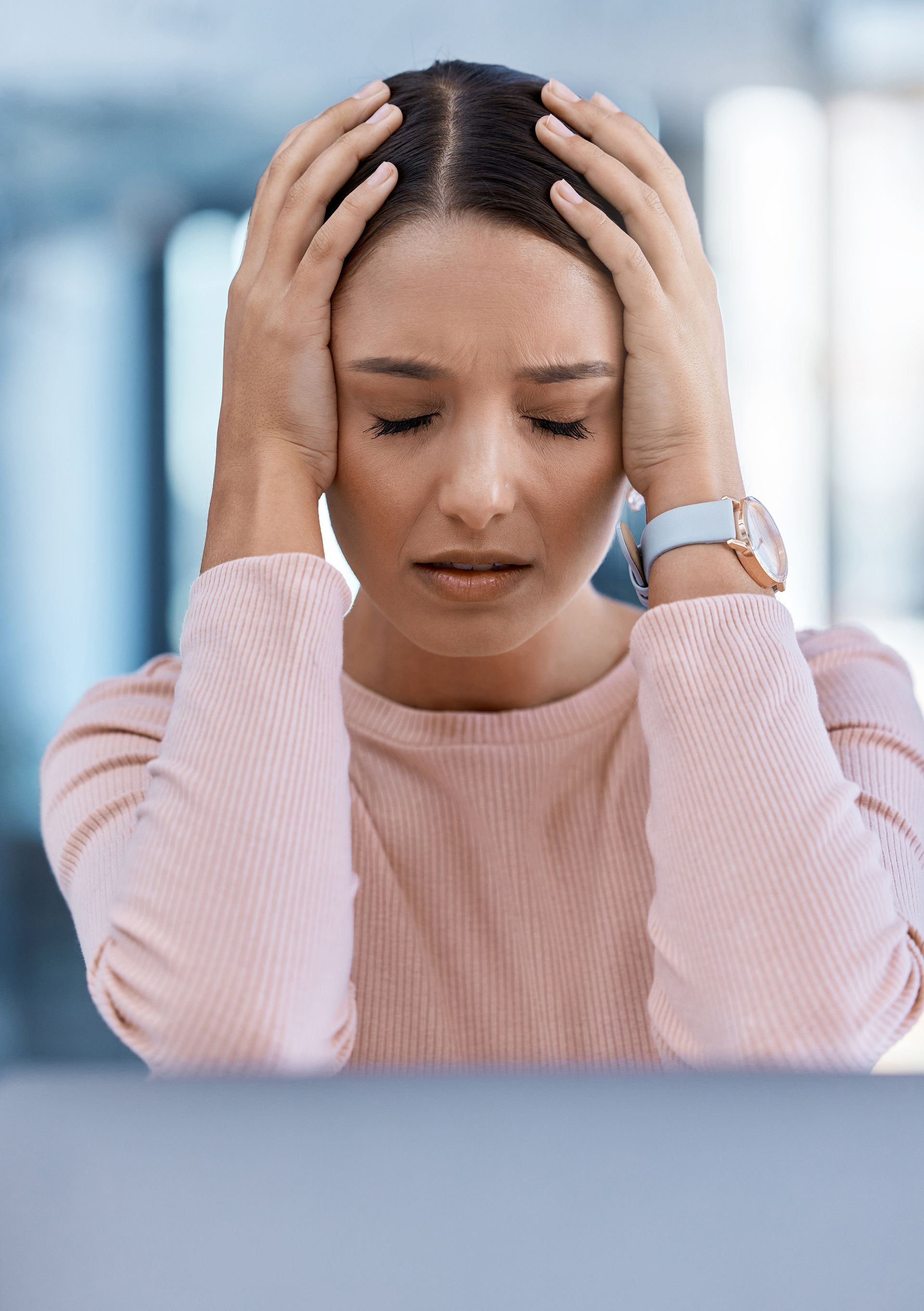 woman with head pain
