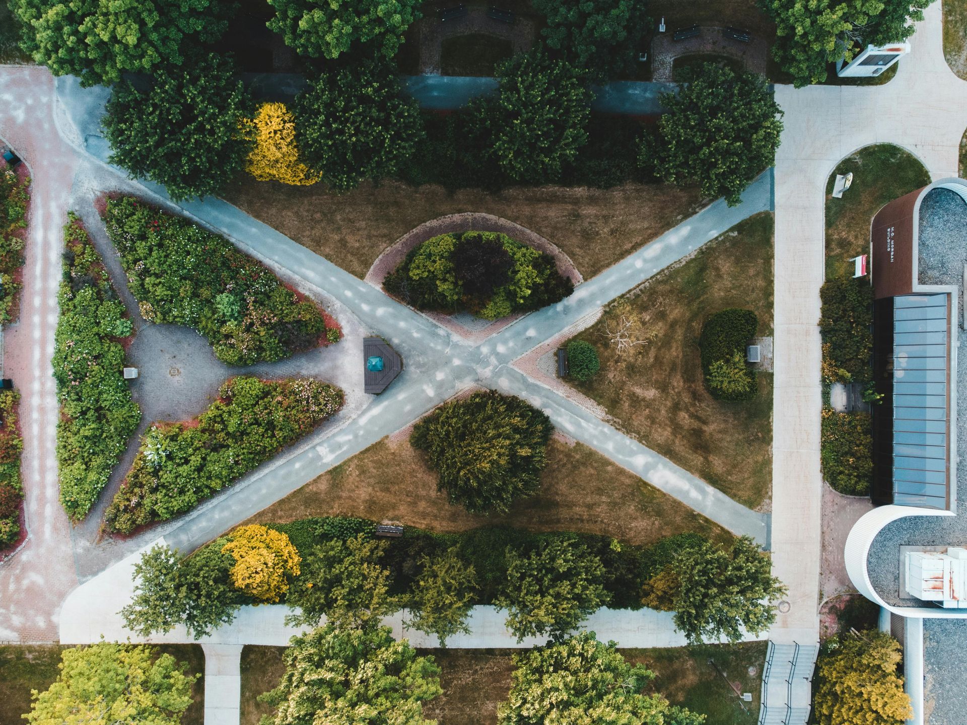 Designing Personal Leadership Development Pathways That Accelerate Growth
