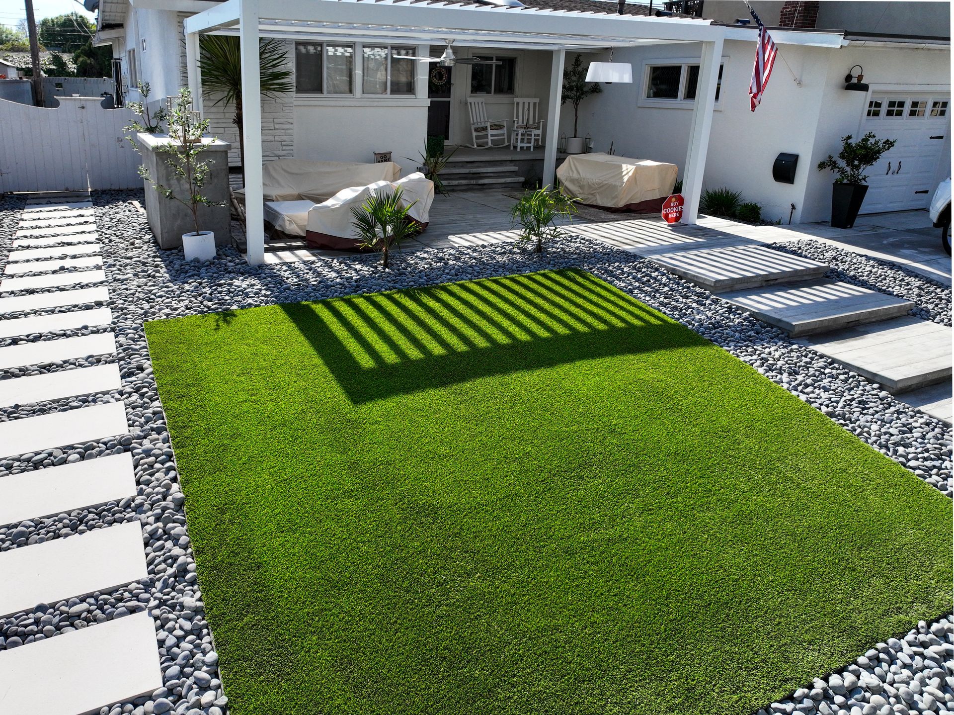 back yard curved artificial turf