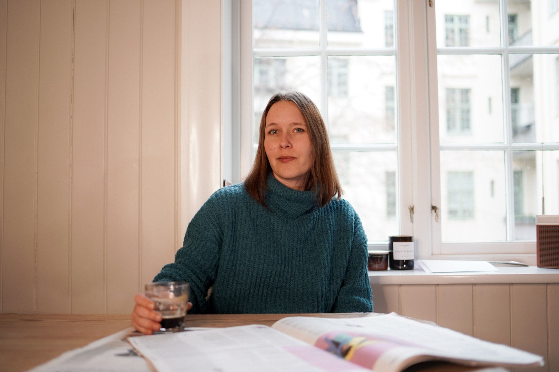 Bilde av Marit etter å ha overkommet tannlegefrykten hos Smil Tannlegesenter