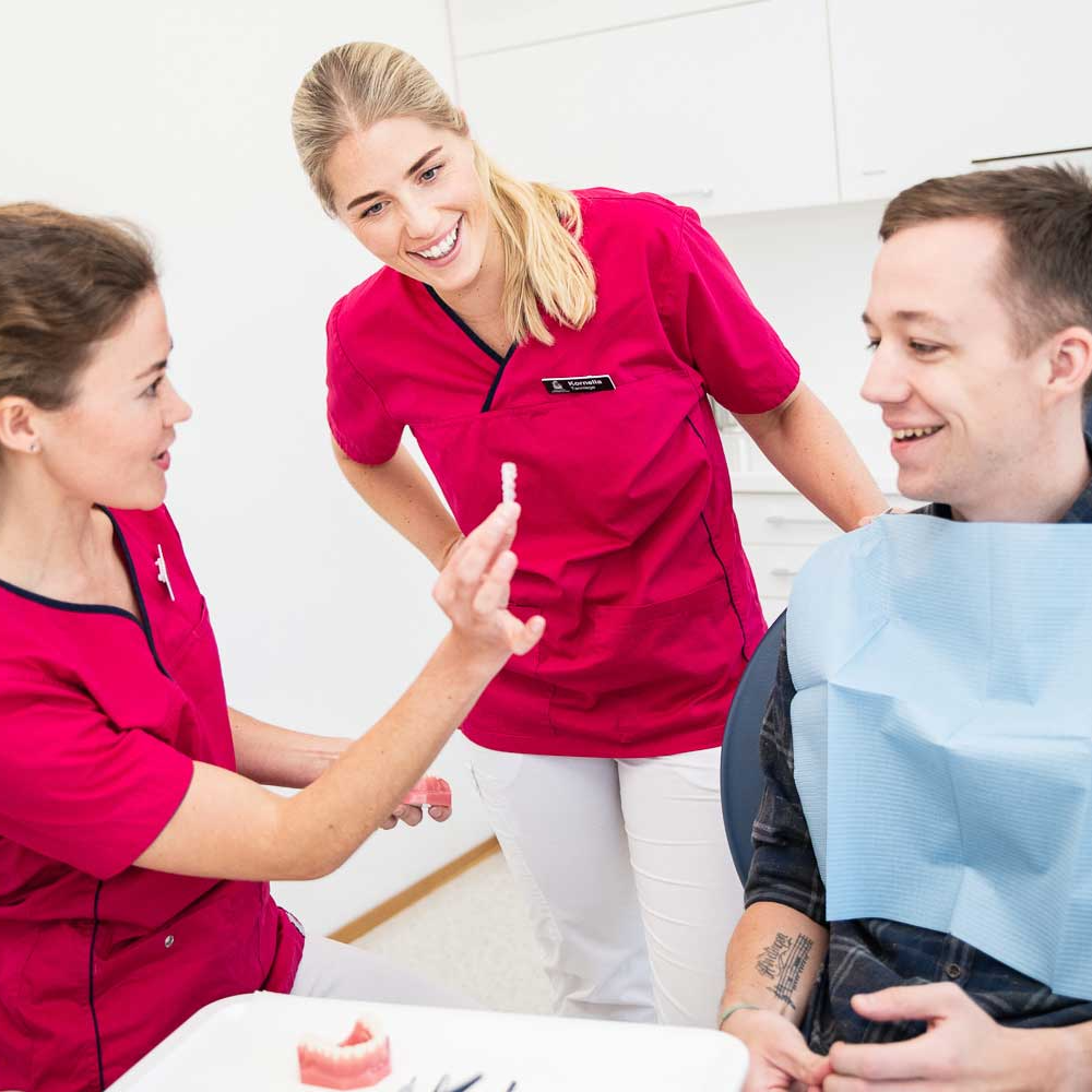 Tannlege Trine og Ina Kornelia