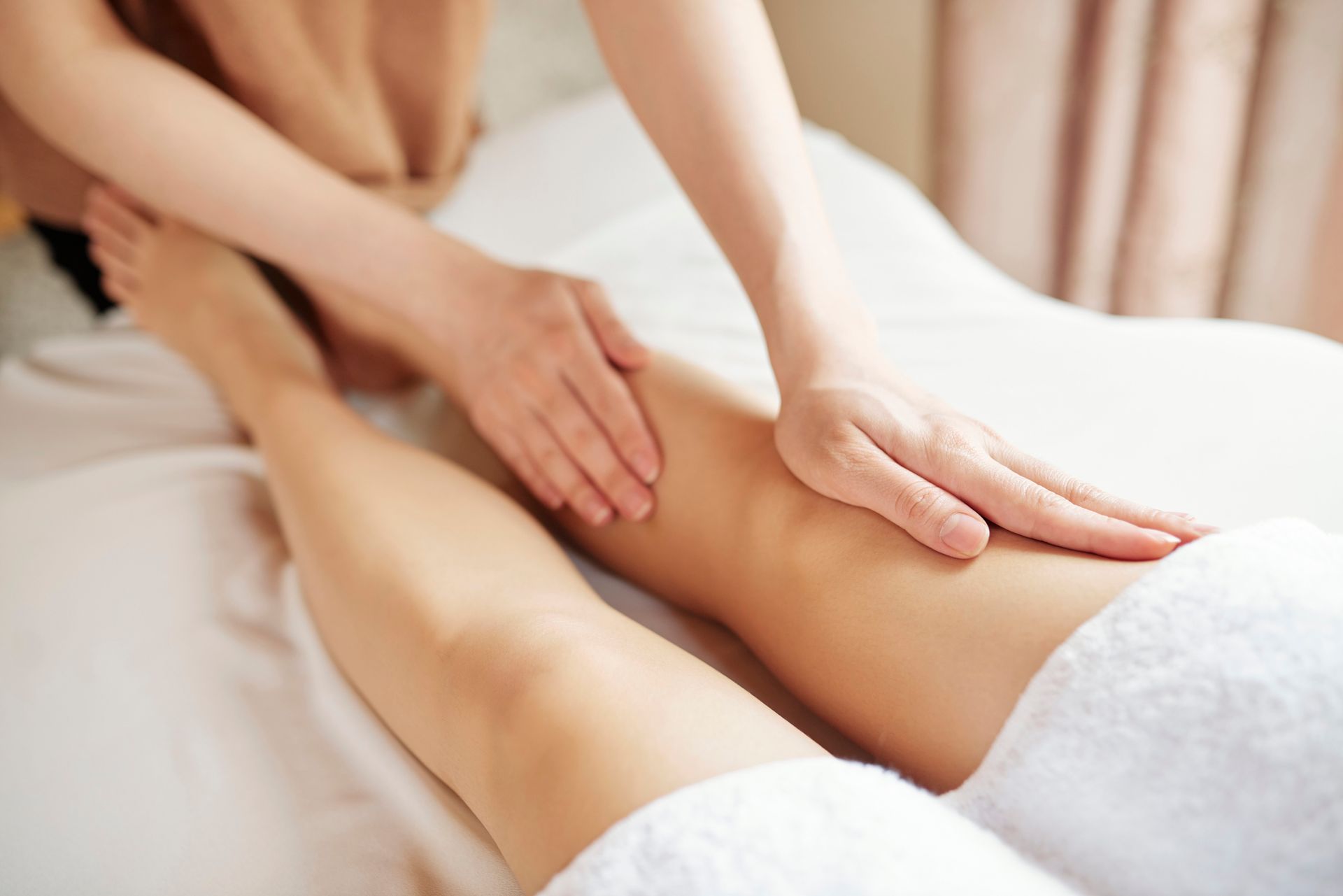 a woman is getting a massage on her leg