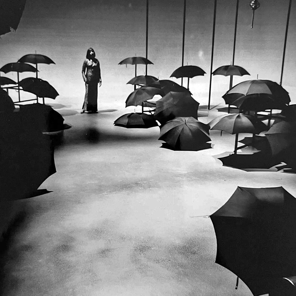 Looks like this is Streisand in Dress Rehearsal for the show, except she's wearing a dress here instead of the overcoat.