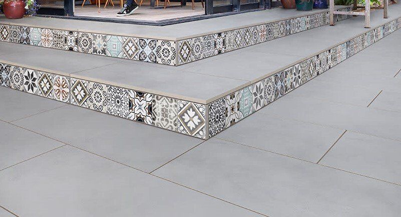 Patterned porcelain tiles edging porcelain steps