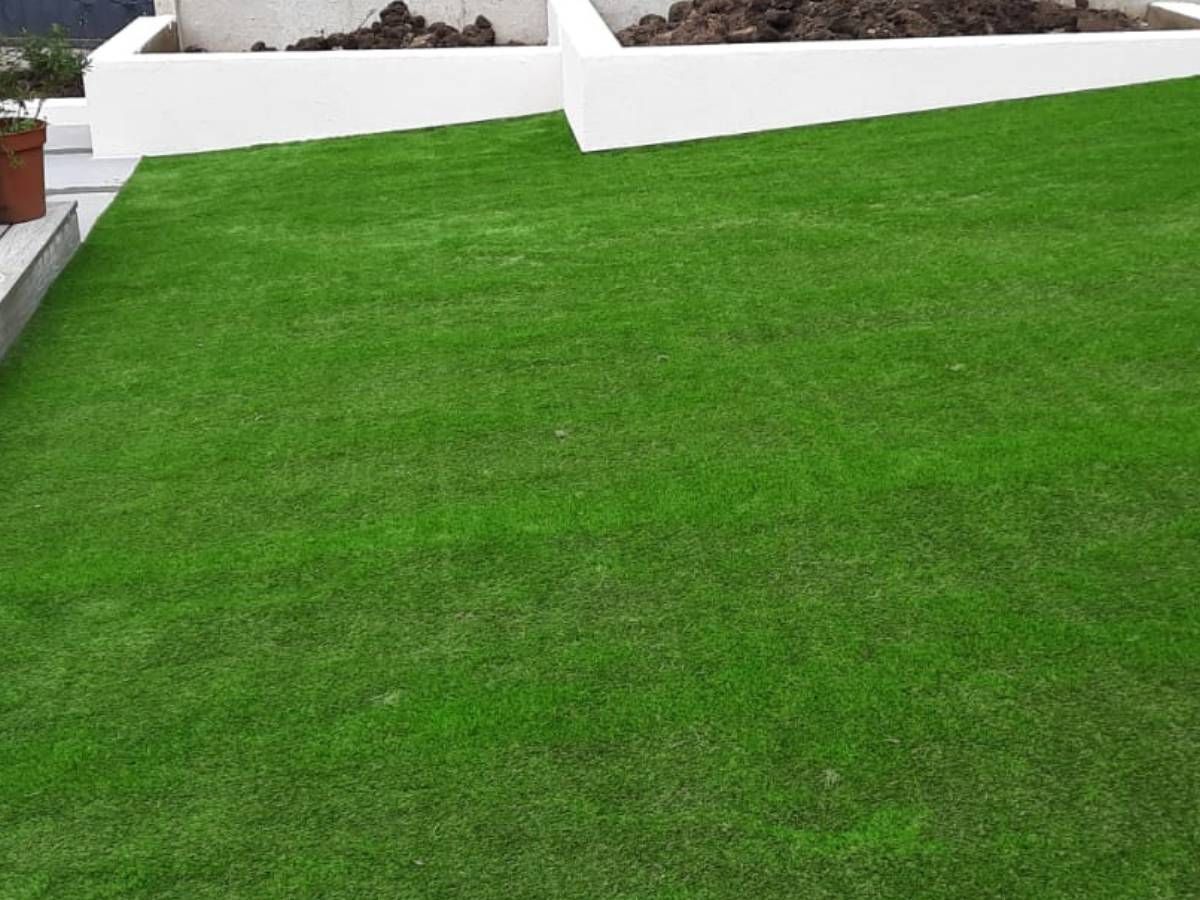 Pacing Leeds artificial grass fitters