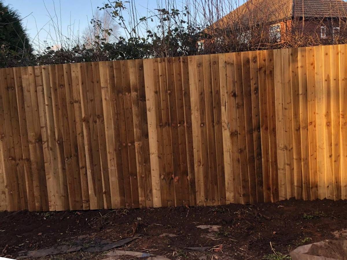 Continuous featheredge garden fence in Leeds