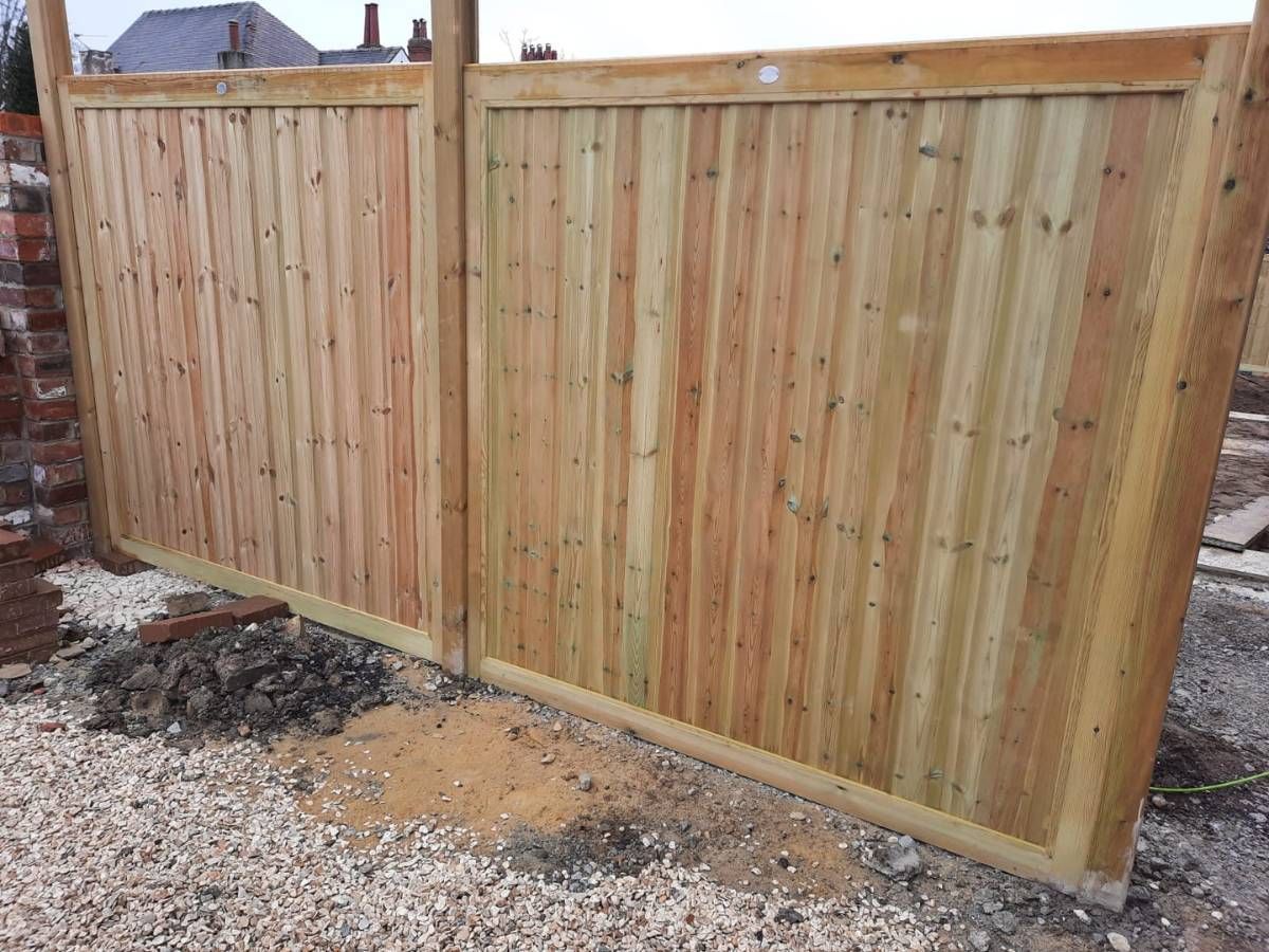 Paving Leeds featheredge panel fencing with wooden posts