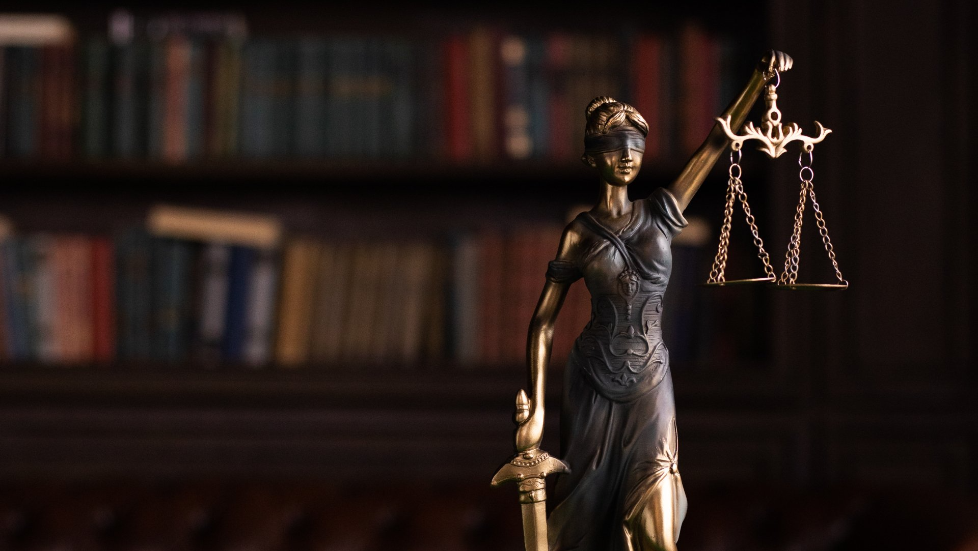 Statue holding scales of justice