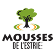 Logo Mousses de l'Estrie avec un arbre vert au-dessus d'un texte noir et des volutes orange et vertes en forme de feuilles