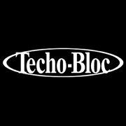 Logo Techo-Bloc en blanc sur fond noir