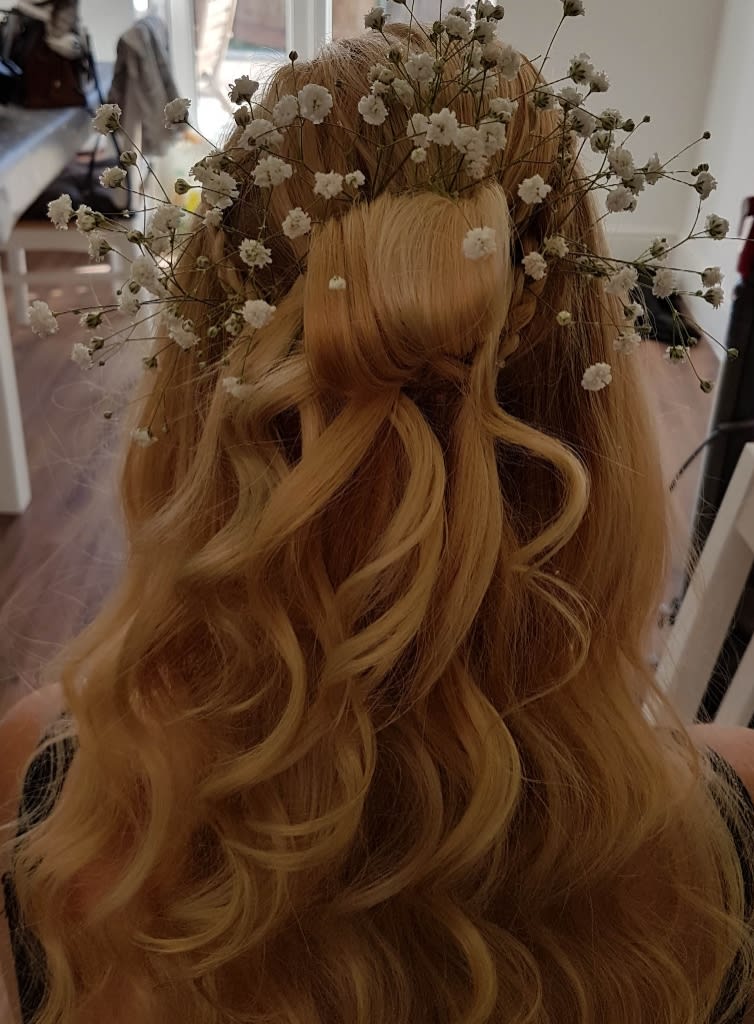 Mobile hair styling Strands Mobile Hairdressing Reading