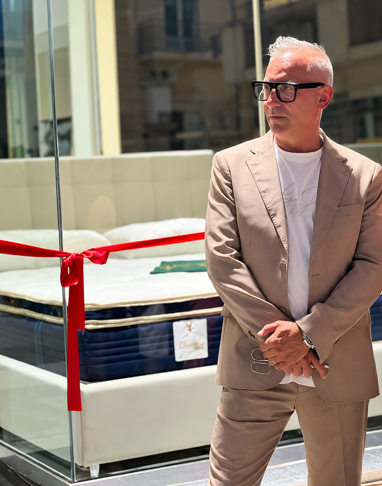 Il proprietario di Baldacchino nel suo showroom di Canicattì