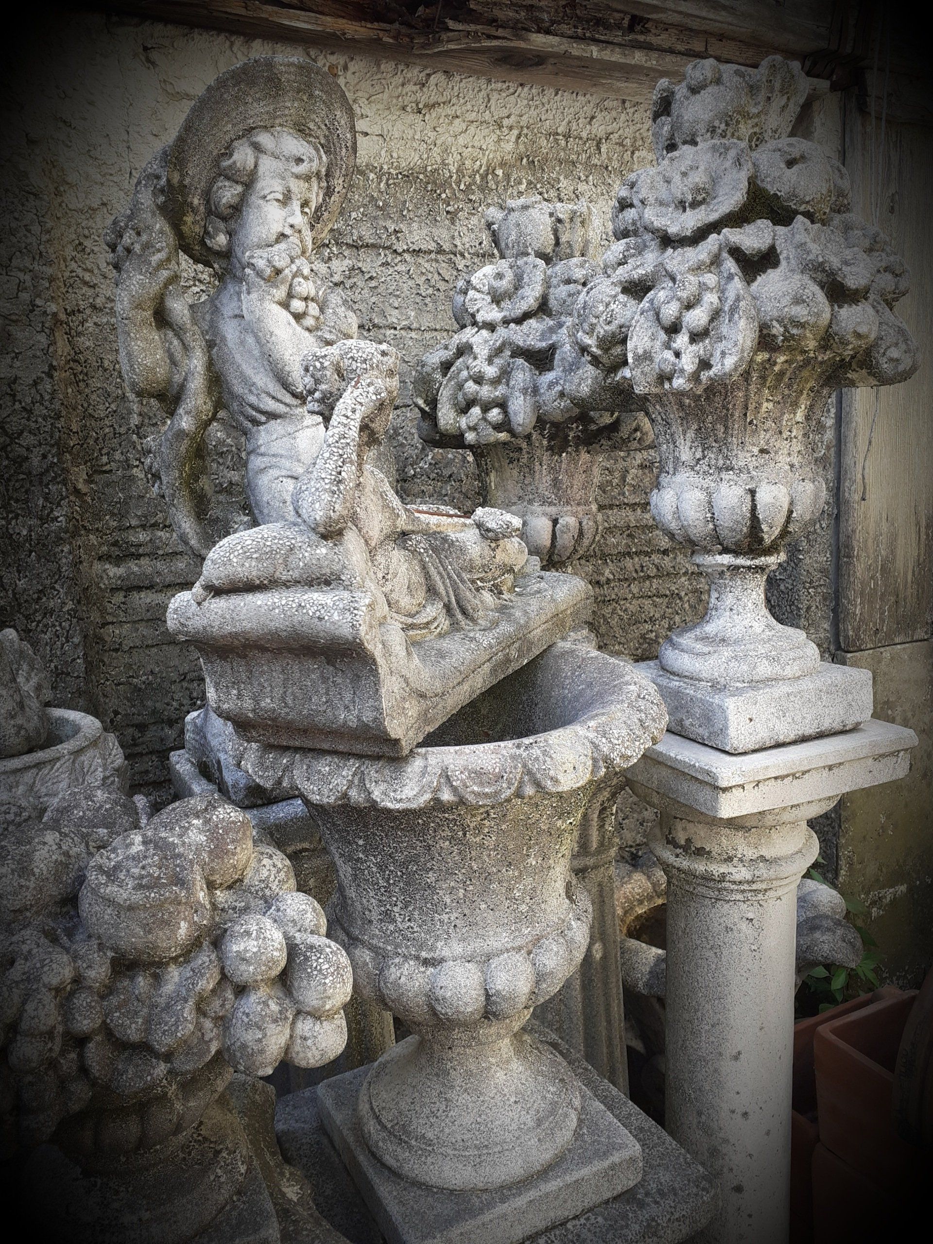 statue in cemento